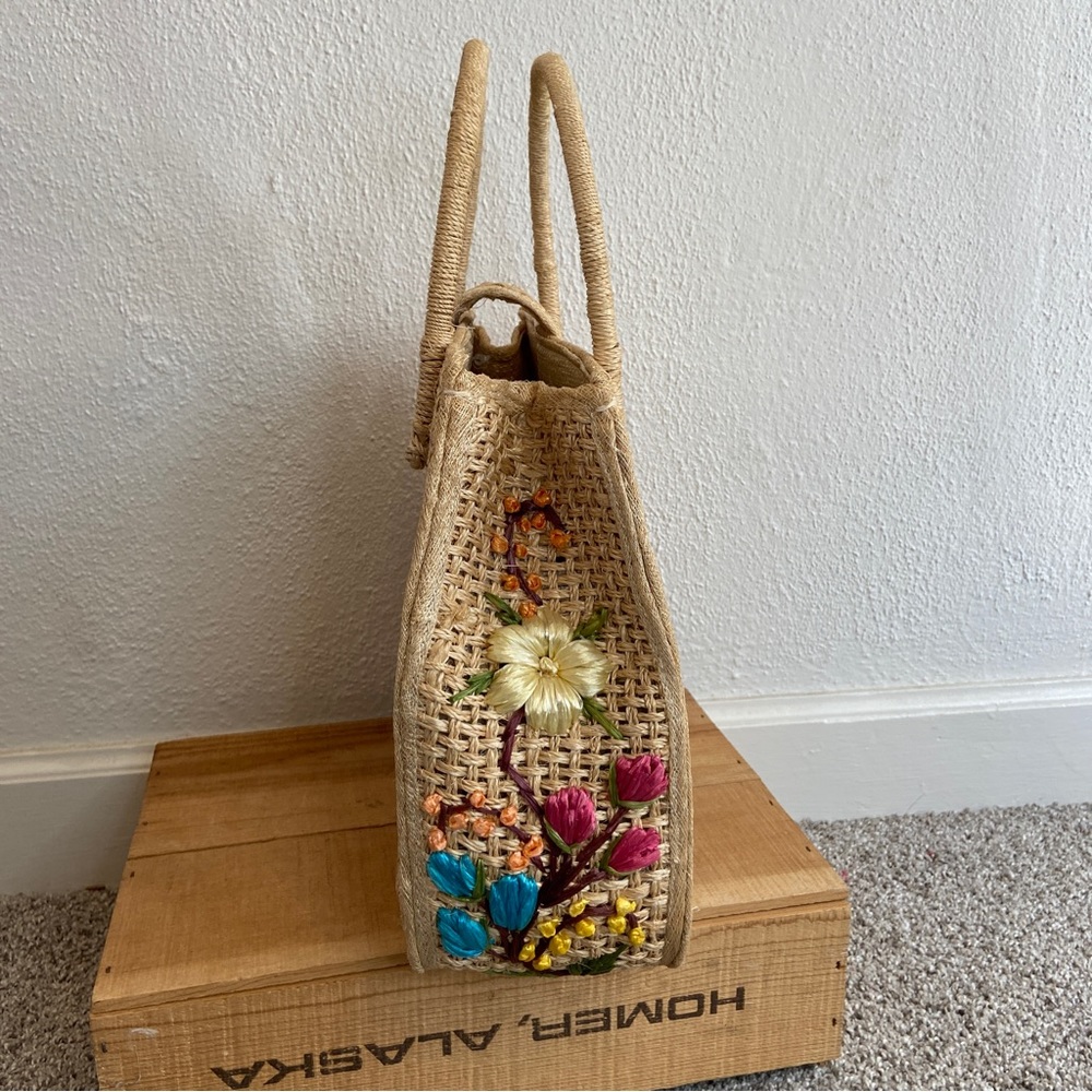 Vintage Floral Embroidered Tote Bag - Picture 6 of 9